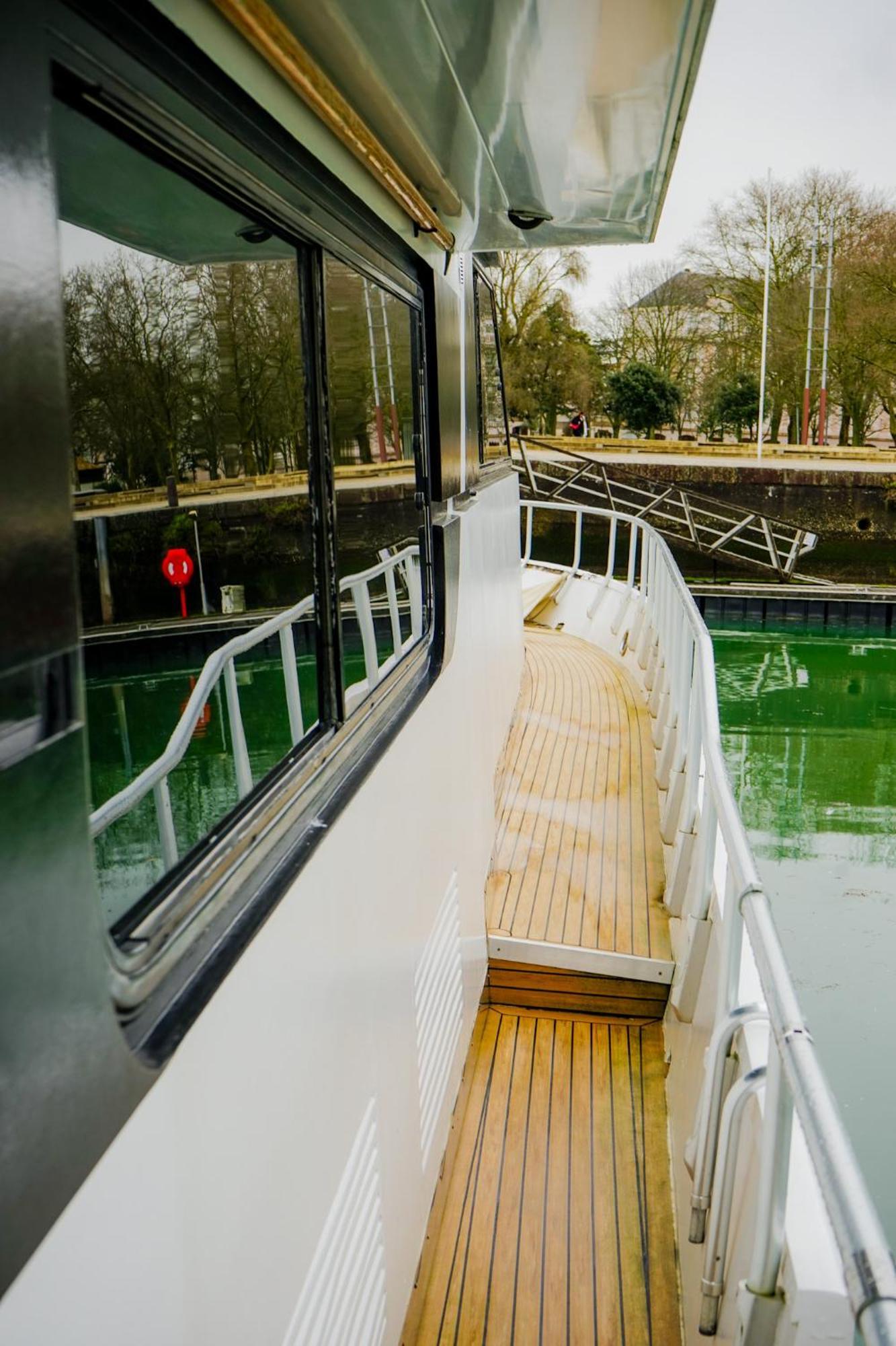 Готель Yacht Aquamarina Vieux Port La Rochelle Ла-Рошель Екстер'єр фото